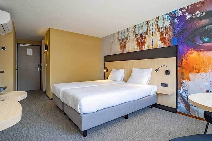 Spa-Focused Unit with On-Site Free Parking in Bergen op Zoom, Nordbrabant
