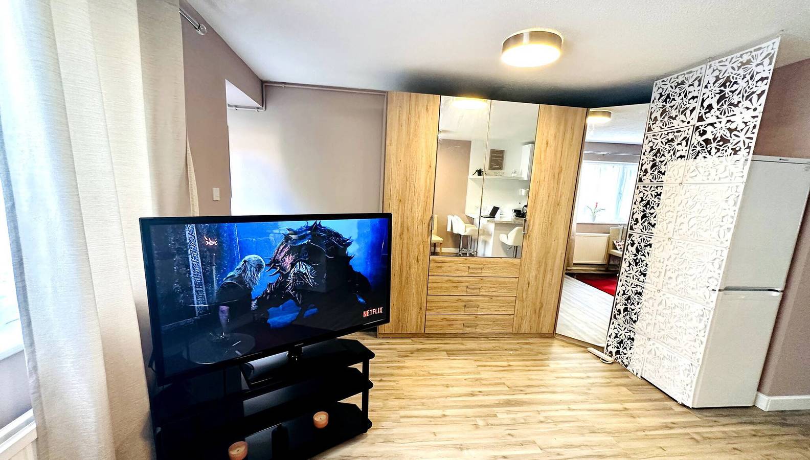 Entire apartment, Nkn Cosy maisonette Dartford station free parking in Dartford, Kent