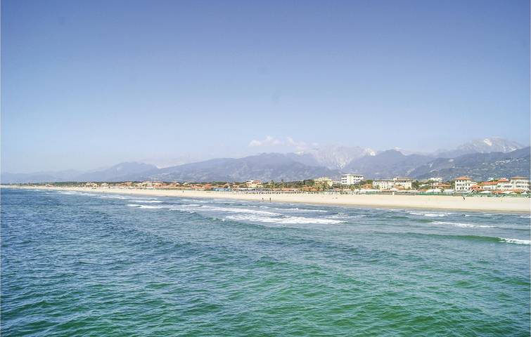 Appartement de vacances entier, Appartement en bord de mer avec air conditionné et Internet in Lido di Camaiore, Camaiore