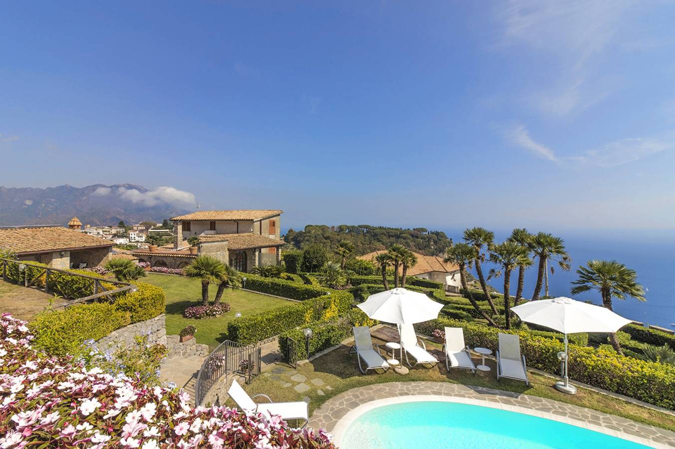 Villa  Great views on the sea and pool! in Pontone, Costiera amalfitana