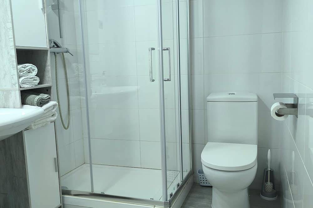 Apartamento entero, La Casa del Mamut: Aeropuerto, ciudad, playa y trabajo, todo conectado 24 horas. in Viladecans, Bajo Llobregat