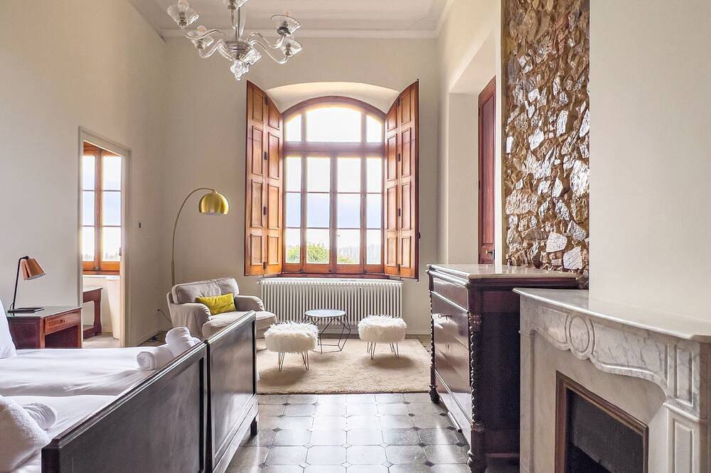 Reserva un retiro en un castillo en plena naturaleza, cerca de Barcelona, Cataluña, España in San Hilario Sacalm, Provincia de Gerona