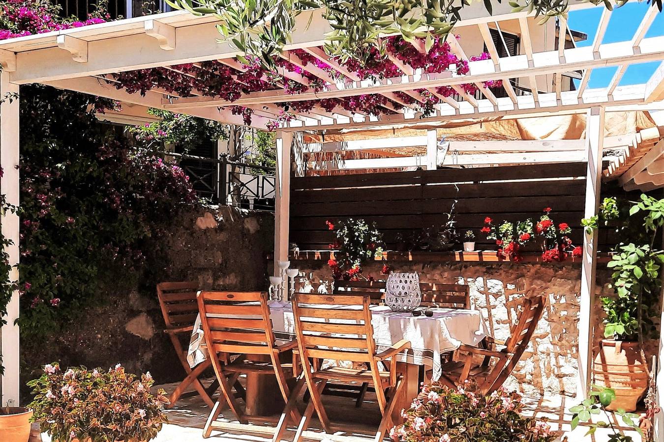 Thomais House – Geräumiges Familienhaus mit privatem Garten nahe Altstadt & Strand von Korfu in Korfu (Stadt), Korfu