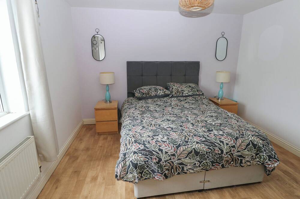 Alban Road, pet friendly, with hot tub in Llanelli in Llanelli, Carmarthenshire