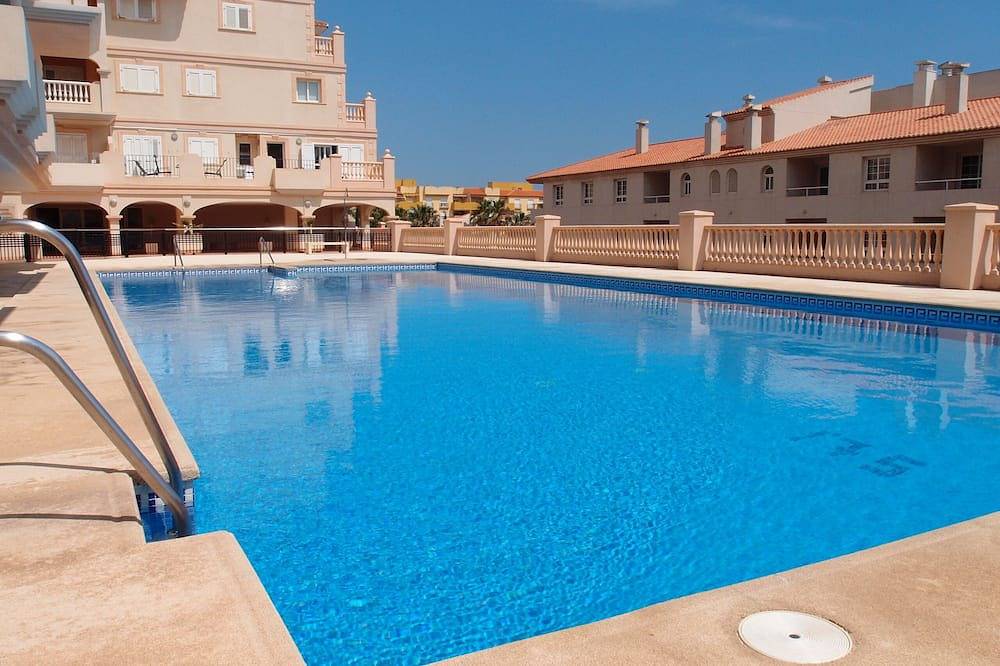 Entire apartment, Central Apartment. Fantastic views of golf course/mountains. Free Parking/Wifi in Marina (Almerimar), El Ejido