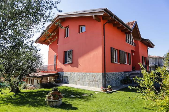 Ferienhaus für 5 Personen, mit Balkon und Garten