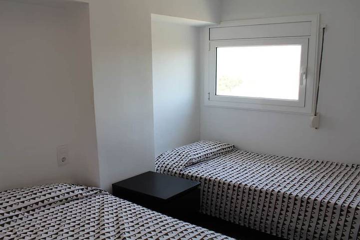 Apartamento entero, Moderno Apartamento  En 1ª Línea De Mar Con Vistas Mar Y Montaña in Platja de Sant Salvador (el Vendrell), Vendrell