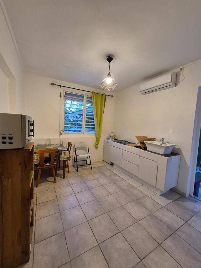 Maison d’hôte pour 3 personnes, avec jardin et vue ainsi que terrasse et piscine à Le Gosier - 2