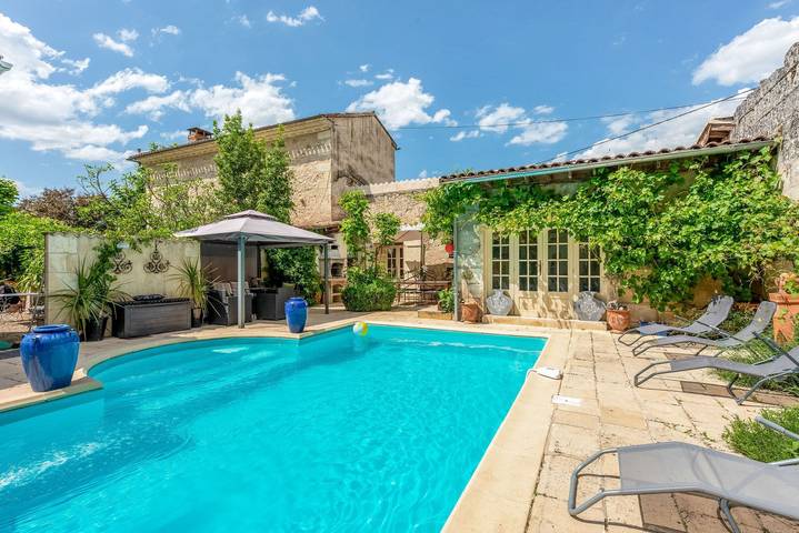 Location de vacances pour 4 personnes, avec Terrasse ainsi que Jardin et Piscine à Saint-Seurin-de-Prats