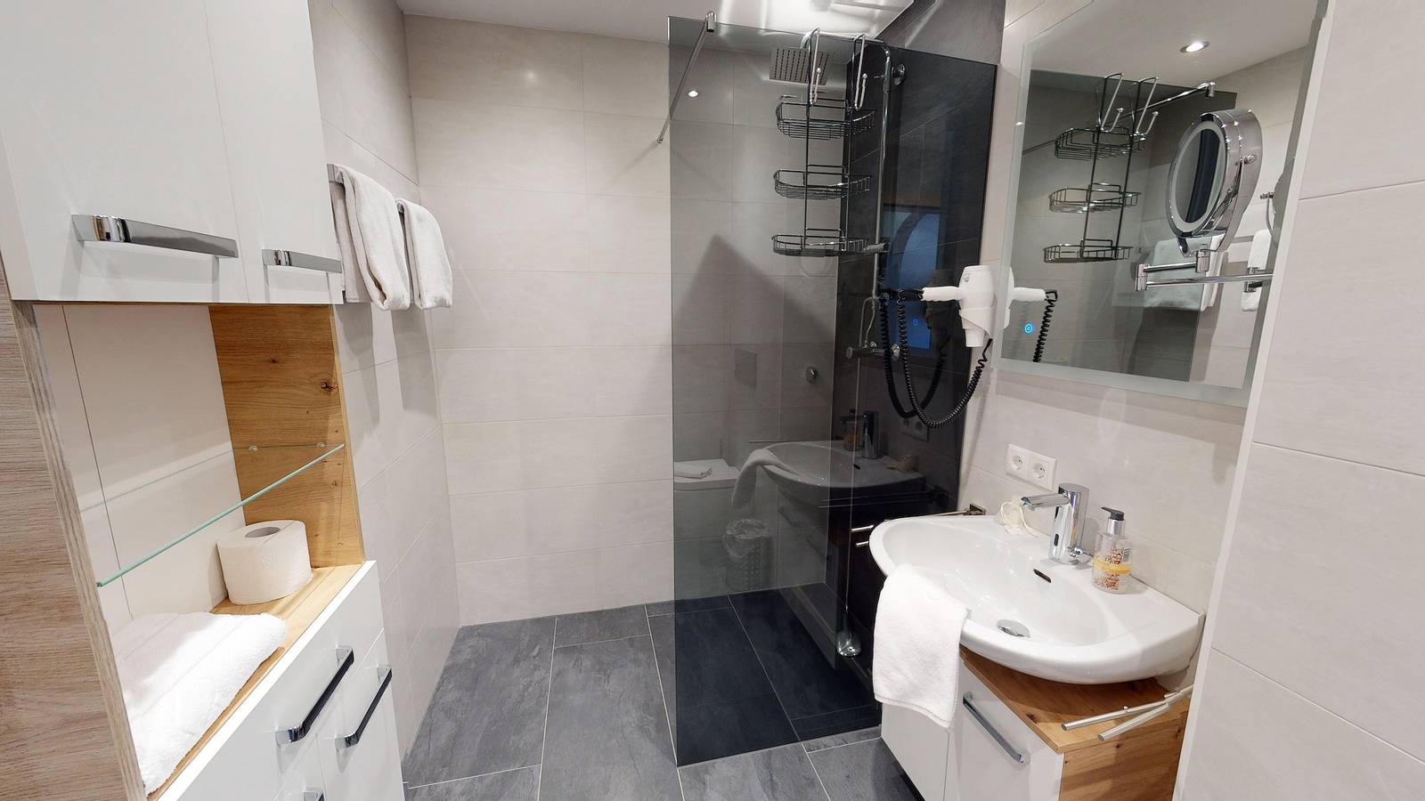 Ganze Ferienwohnung, Appartement 8 in Tuxer Alpen, Uderns