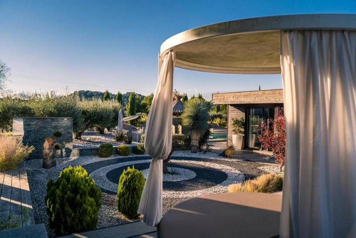 Location de vacances pour 2 personnes, avec sauna et piscine ainsi que jardin et jacuzzi à Orgone - 3