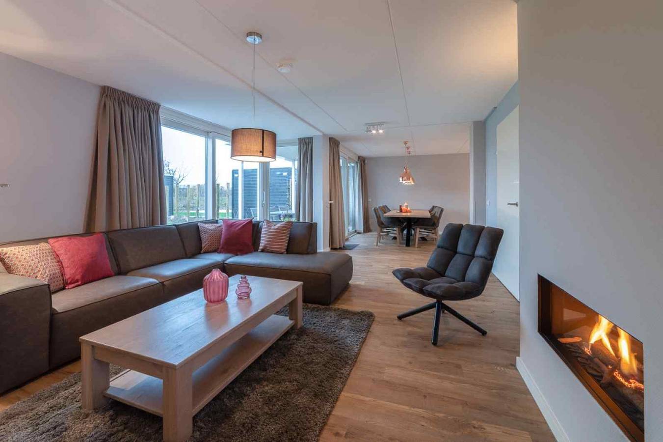 Freistehende 6-Personen-Villa mit Kamin und Außensauna in Colijnsplaat in Colijnsplaat, Zeeuwse Kust