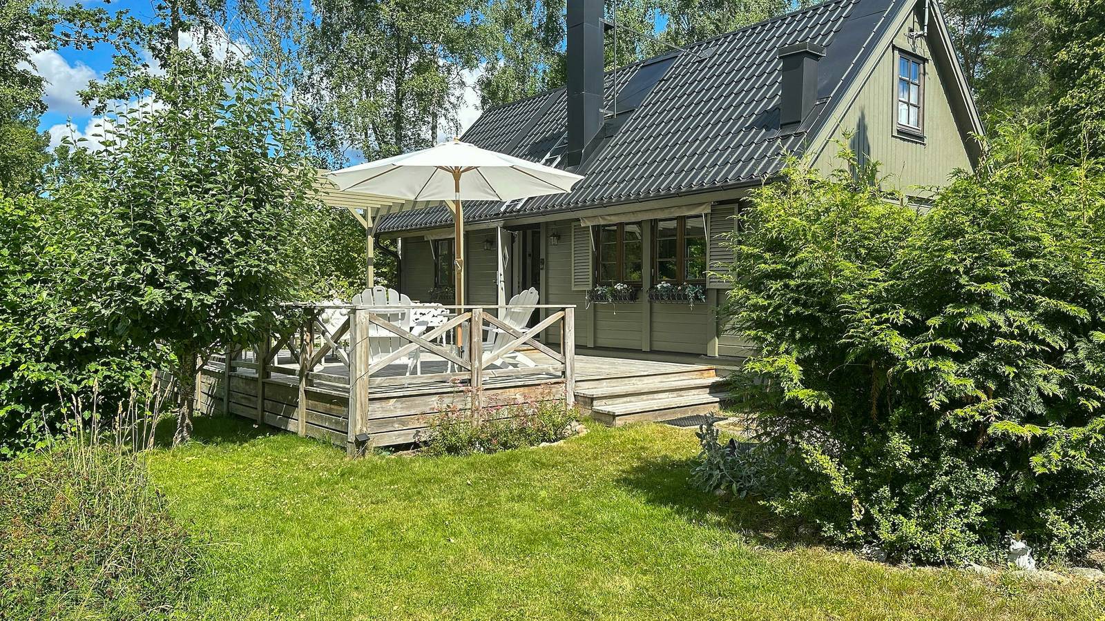 Ferienhaus mit Gewächshaus in der Nähe eines Sees in Flen