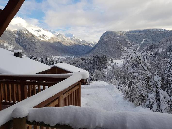 Gîte pour 9 personnes, avec terrasse ainsi que vue et jardin, animaux acceptés à La Côte-d'Arbroz