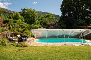 Gîte pour 6 personnes, avec jardin ainsi que piscine et terrasse, animaux acceptés à Montpezat-sous-Bauzon