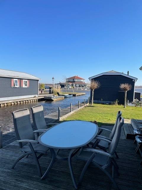 Chalet voor 6 personen, met balkon/terras en terras in Giethoorn