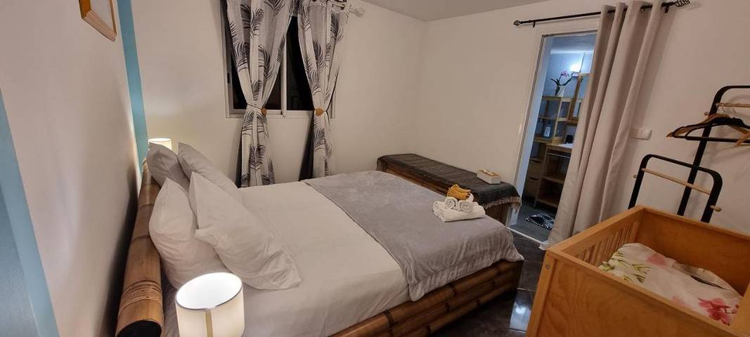 Location de vacances pour 12 personnes, avec piscine et bassin pour enfant ainsi que jardin et jacuzzi dans Le Quatorzieme - 2