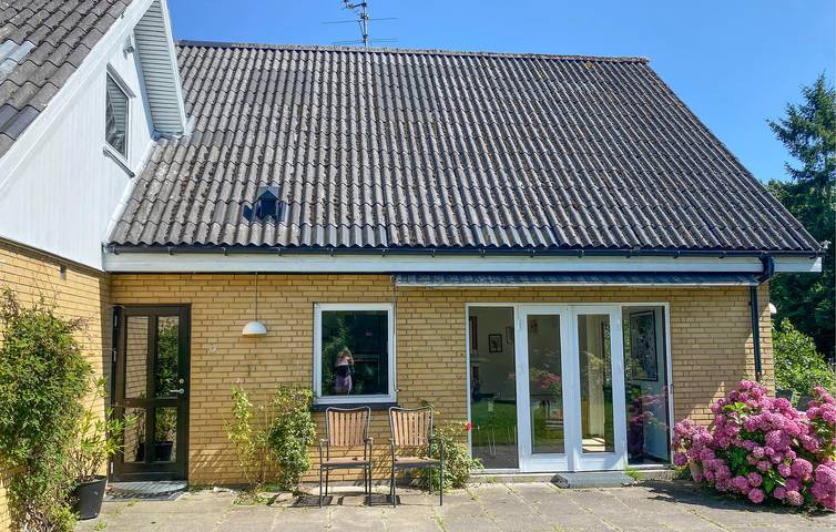 Ferienhaus für 6 Personen mit Terrasse in Hundested, Hovedstaden