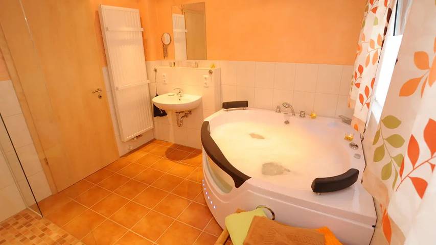 Ferienwohnung für 2 Personen, mit Sauna und Balkon sowie Garten