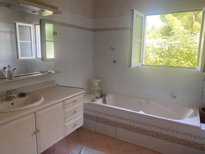 Location de vacances pour 6 personnes, avec Terrasse et Jardin ainsi que Piscine et Vue à Lagord - 4