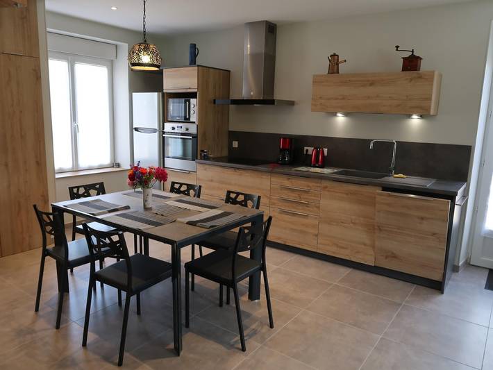 Peaceful house with air conditioning and Wi-Fi, pet-friendly in Chéu, Auxerre region