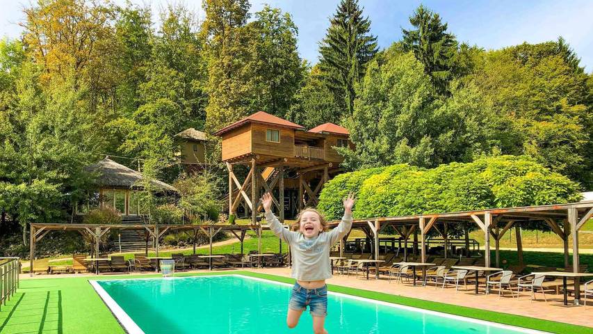 Ferienwohnung für 6 Personen, mit Balkon und Terrasse sowie Garten und Pool in Bad Gleichenberg