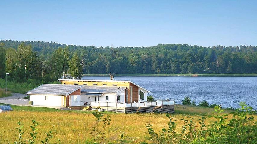 Ferienhaus für 6 Personen, mit Ausblick und Garten sowie Terrasse und Sauna in Södermanland