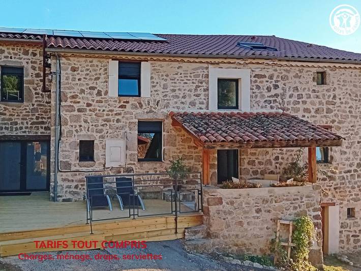 Gîte pour 9 personnes, avec Terrasse à Saint-Julien-Molin-Molette