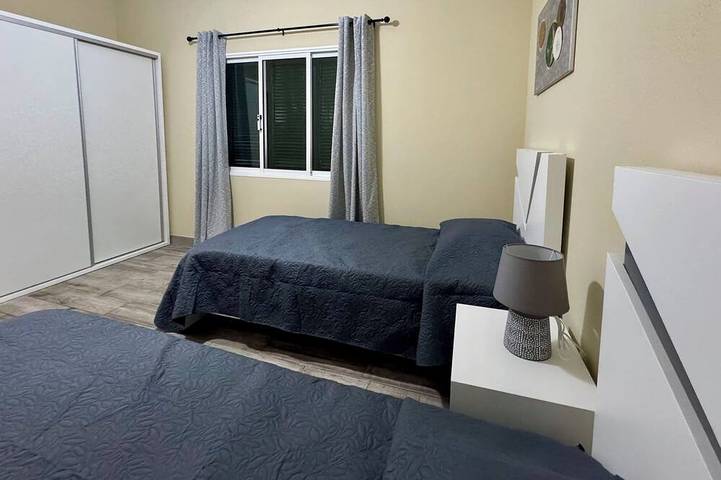 Charming 2 Bedroom House with Comfortable Living in Camacha in São Gonçalo, Madeira