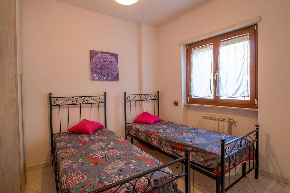 Entire apartment, Cosy apartment for 6 guests with Wifi, A/C, Tv, terrace and pets allowed in Formia, Latina Province