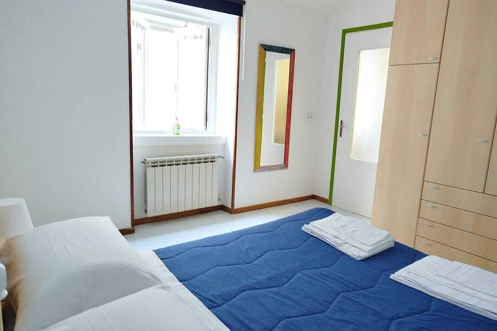 Ganze Wohnung, Historic apartment on Avenue in Triest, Karst