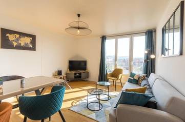 Gîte pour 10 personnes, avec vue et balcon à Coulaines