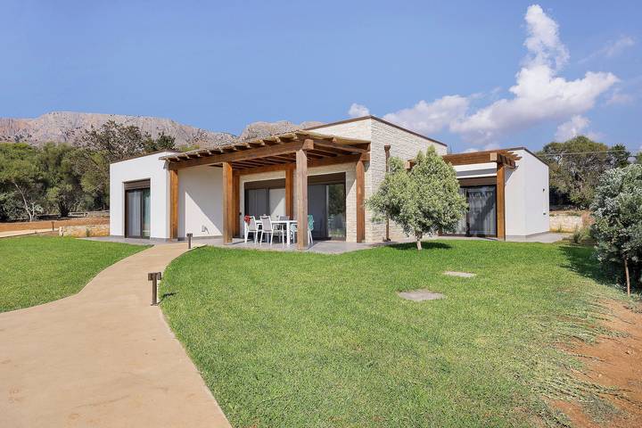 Villa 'Premium Sicily – Exotica' mit Meerblick, Wlan, Klimaanlage, Gemeinschaftspool in Citta del Mare, Terrasini