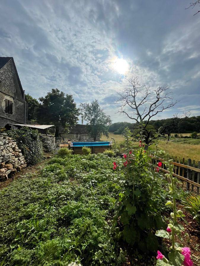 Location de vacances pour 6 personnes, avec jardin ainsi que jacuzzi et piscine à Turenne - 2