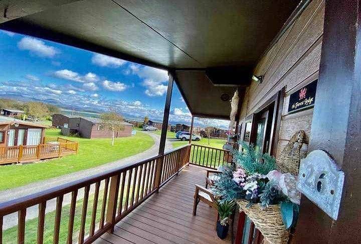 Lodge - Sleeps up to 6, pet friendly & bbq allowed in Afon Wen, Gwynedd