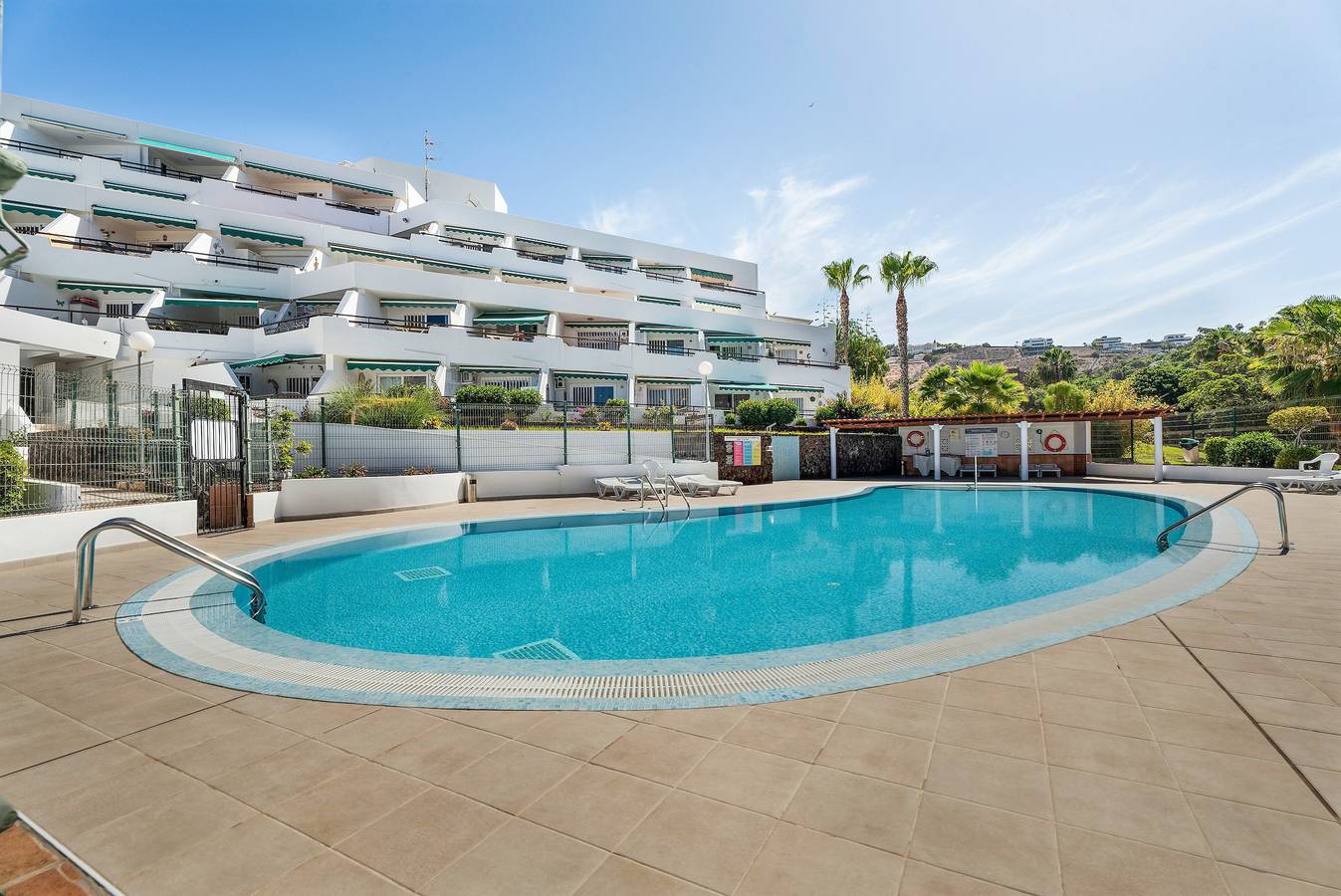 Geheel appartement, Vakantie 'Las Flores 1D' met gedeeld zwembad en Wi-Fi in San Eugenio Alto, Adeje