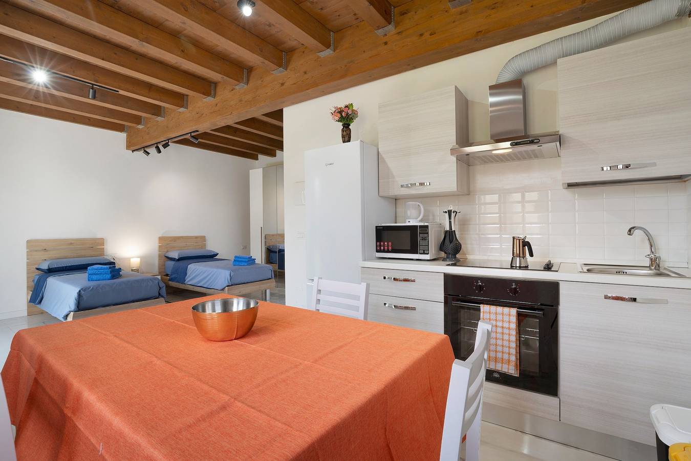 Appartement 'Alessia' met gedeeld zwembad, tuin en Wi-Fi, foto 14