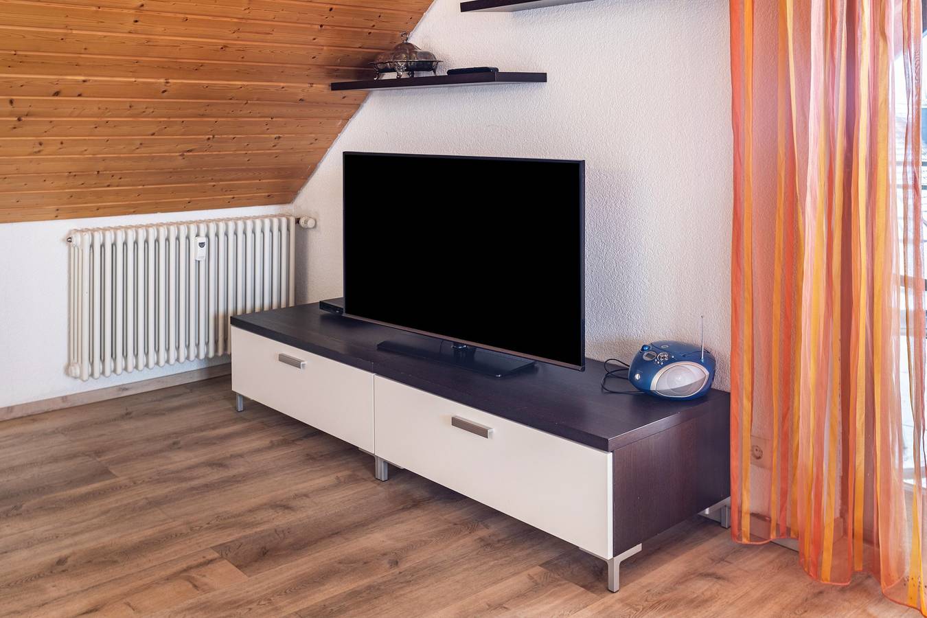 Ganze Wohnung, Ferienwohnung 'Anca' mit Seeblick, Balkon und Wlan in Öhningen, Untersee