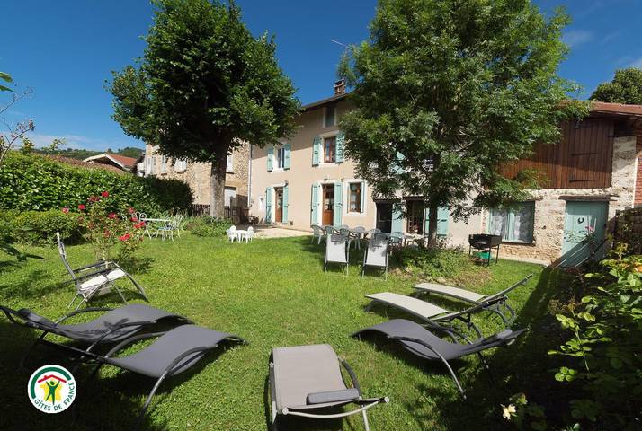 Gîte pour 9 personnes, avec terrasse et jardin