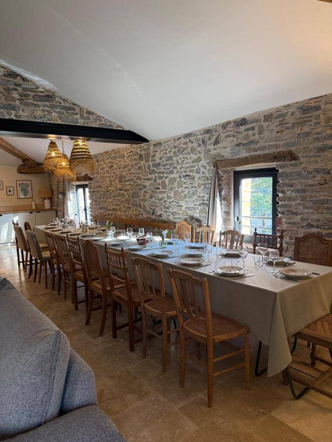 Gîte pour 12 personnes, avec jacuzzi et sauna ainsi que jardin et piscine à Saint-Julien-les-Rosiers - 4