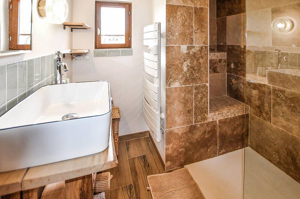 2 bedroom amazing home in Saint-Trinit in Saint-Trinit, Parc naturel régional du Mont-Ventoux