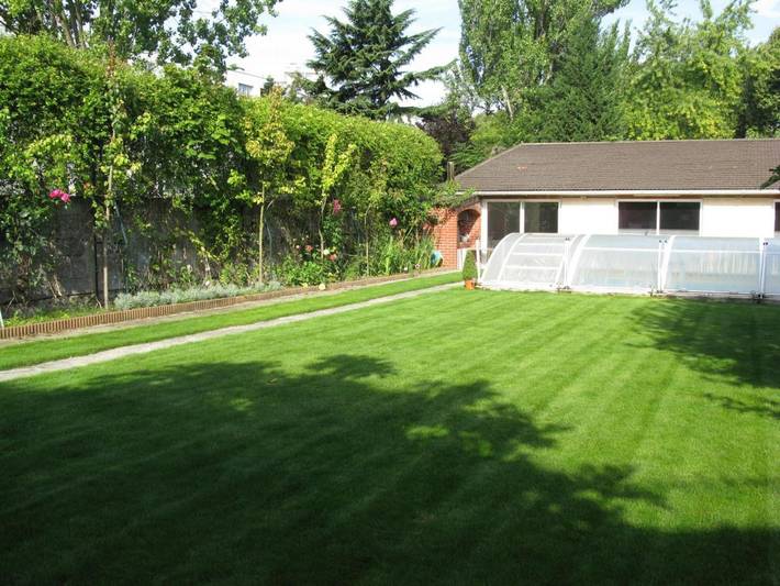 Welcoming house in La Courneuve with enclosed garden in La Courneuve, Seine-Saint-Denis