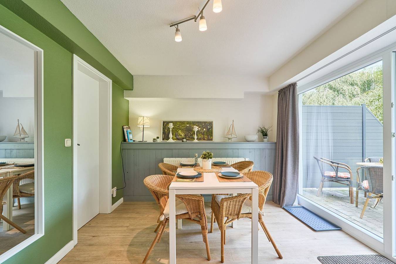 Ganze Wohnung, Ferienwohnung Seeblick direkt am See mit Terrasse in Süsel, Ostholstein