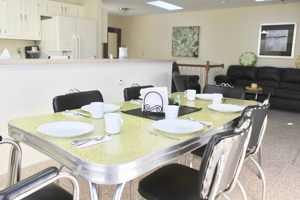 Charmantes Haus am Wasser in der Nähe des Bagnell Damms - perfekt für Paare und Familien in Lake of the Ozarks