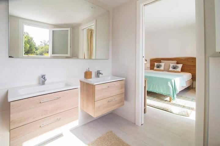 Casa rural para 8 personas, con balcón además de jardín y piscina en El Toro - 2