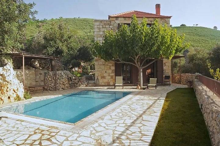 Location de vacances pour 5 personnes, avec balcon et jardin dans Georgioupoli