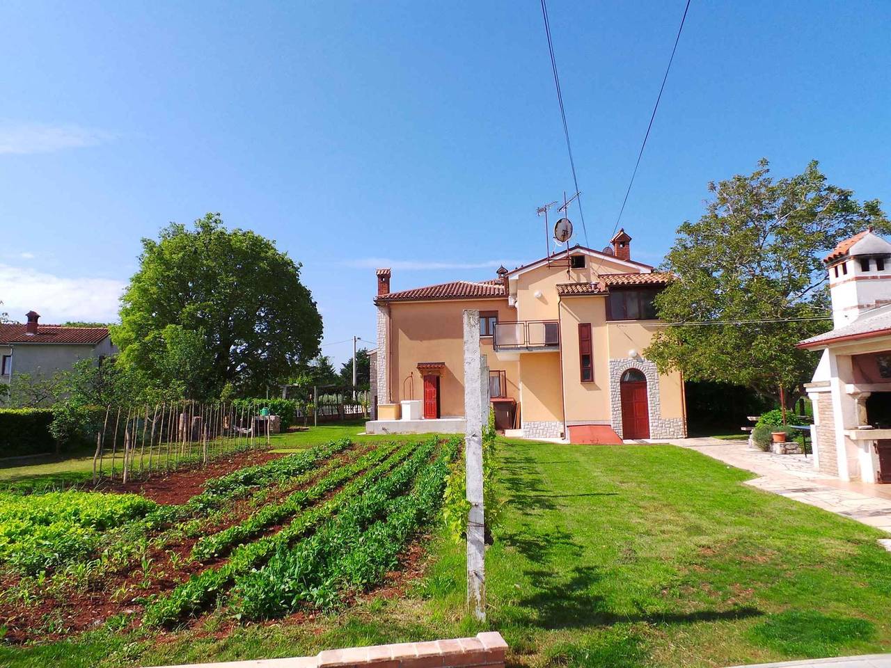 Ganze Ferienwohnung, Ferienwohnung in ruhiger Lage (rollstuhlgeeignet) in Muntic, Südküste Istrien