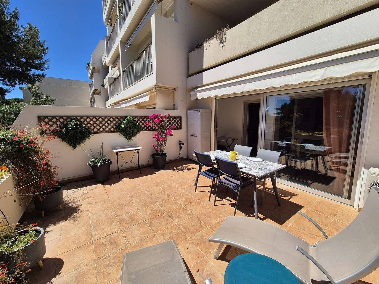Ganze Ferienwohnung, Große Terrasse mit Meerblick, Plancha, Swimmingpool, Wlan, 2 Schlafzimmer in La Seyne-sur-Mer, Mittelmeerküste (Frankreich)