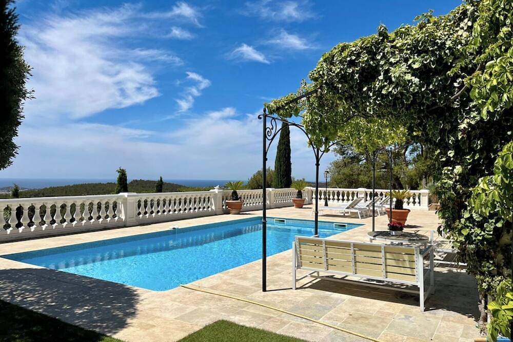 Prestigious villa, swimming pool and breathtaking view in Ollioules, Toulon regio