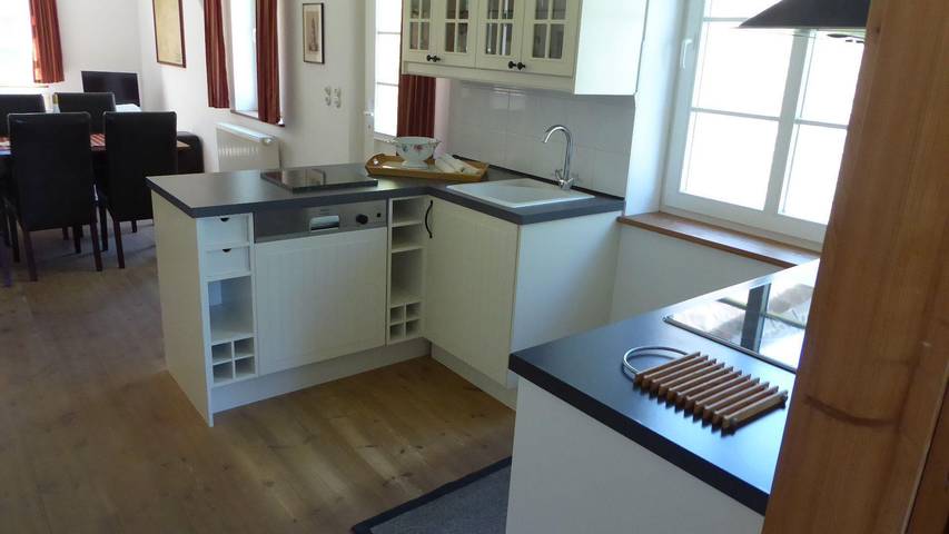 Ganze Ferienwohnung, Gut Rattelvitz Parterre C, hochwertig, Sauna, Kamin, eTankstelle, Spielscheune, 15.000qm Parkland  in Gingst, Rügen